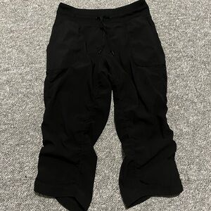 off brand lulu capri pants size m